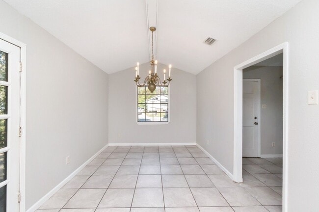 Building Photo - Charming Brick Home Close to Downtown Mobile and Quick Access to I-10!