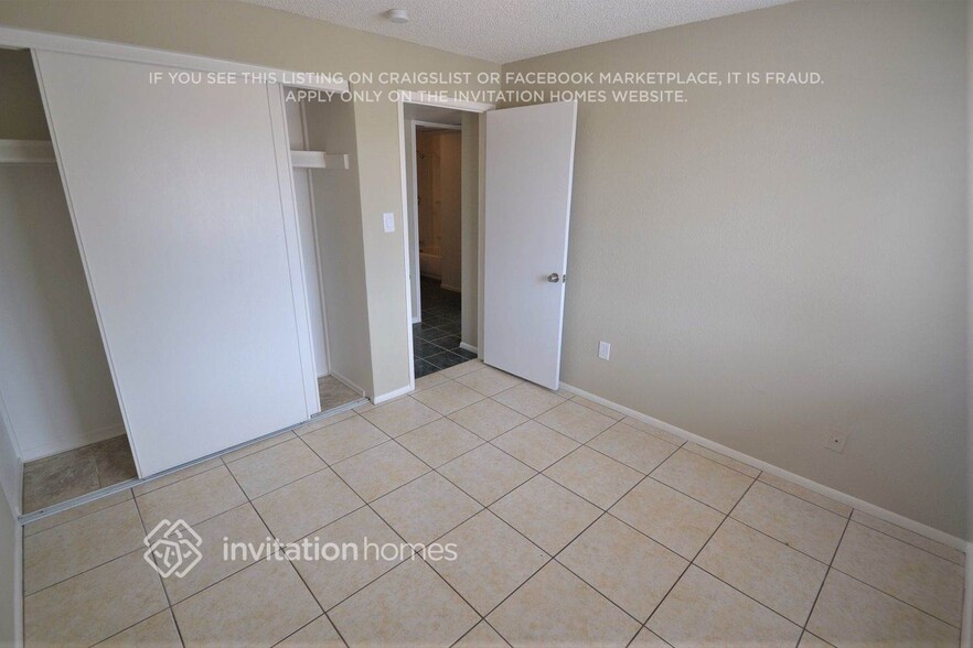Building Photo - 1643 N 56th Ln
