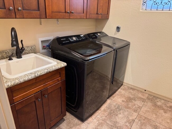 Building Photo - Gorgeous 3-bedrooms, 2-baths home located in Willow Hills! "In Prescott"