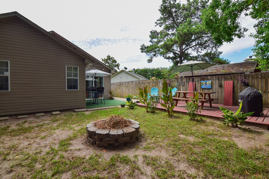Building Photo - 8591 Waccamaw Ct