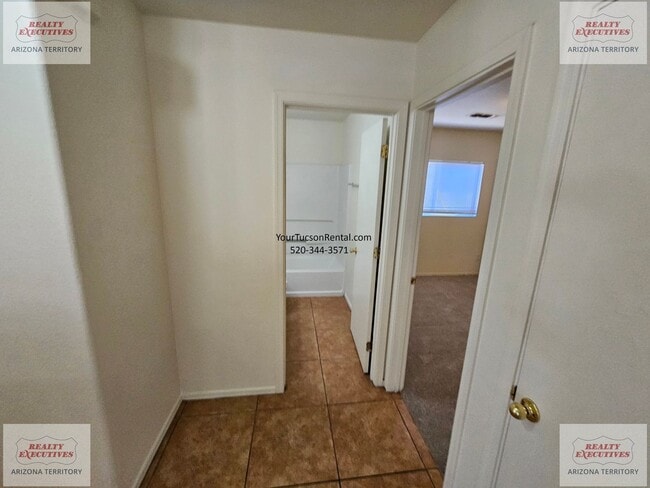 Building Photo - Midvale Park Home with 4 bedrooms and 2 baths