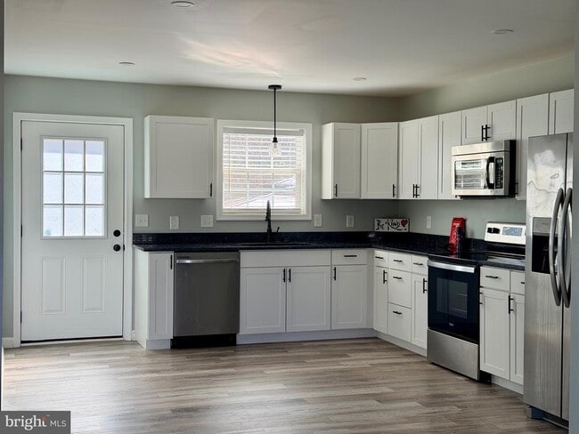 Building Photo - 408 South St