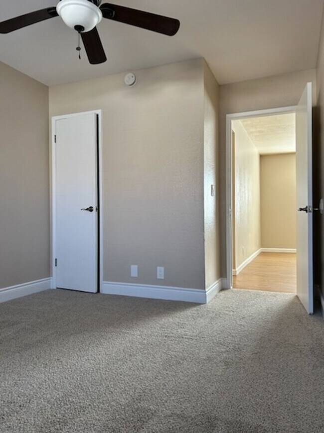 Building Photo - Please contact Vaughn Realty to set up an ...