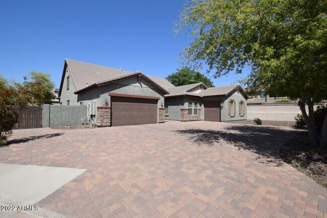 Building Photo - 2192 E Coconino Pl