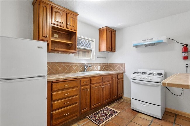 Building Photo - 2308 Woolsey St. #5 - 1 bedroom | 1 bath |...