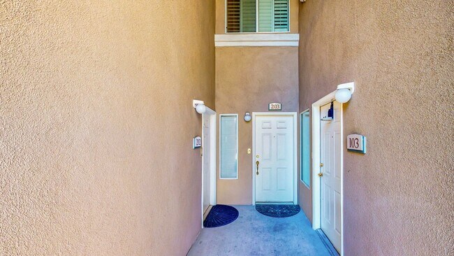 Building Photo - Experience Las Vegas in style and comfort with this beautiful first-floor 3-bedroom condo