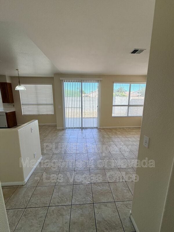 Building Photo - 266 Bluefield Ln