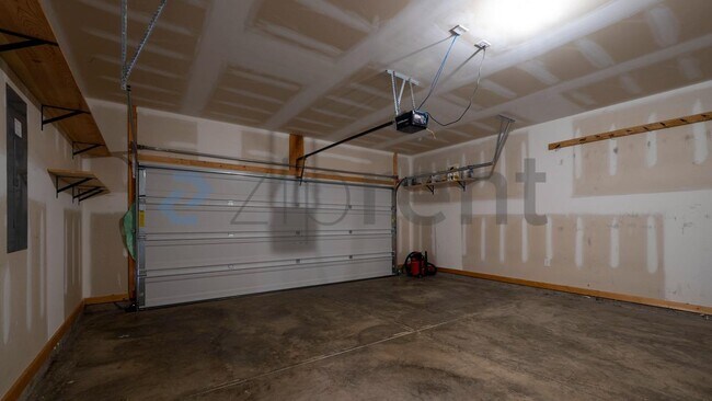 Building Photo - Unit