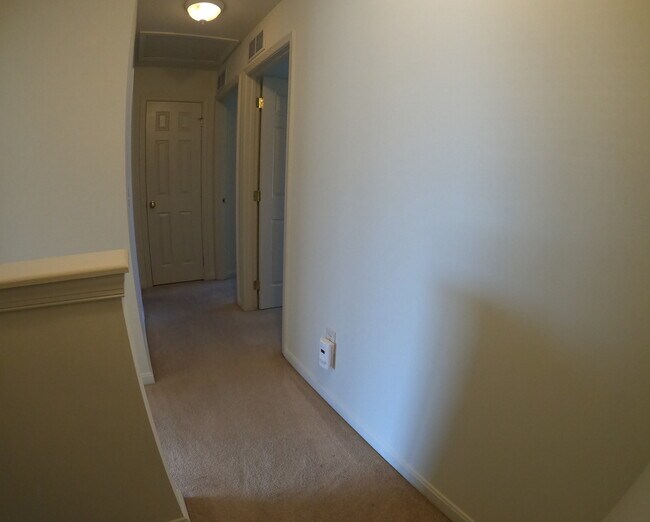 Building Photo - 2121 Quail Hollow Dr