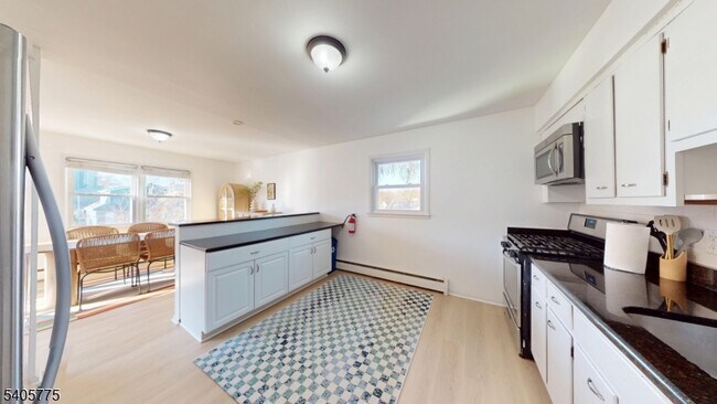 Building Photo - 121 3rd St