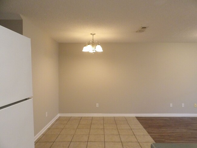 Building Photo - Creekside Townhomes, Creeke Lane, Enterpri...