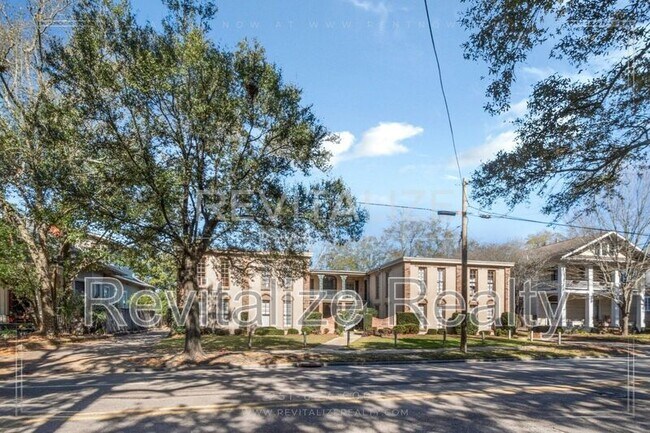 Building Photo - 1504 Dauphin St