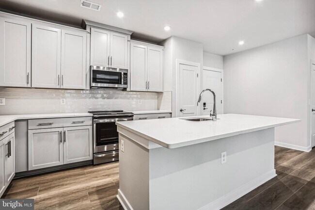 Building Photo - 1675 Bandit Loop