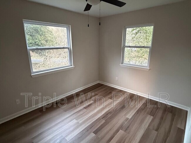 Building Photo - 107 Juniper Pl