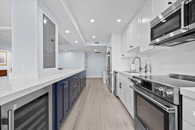 Building Photo - 2860 S Ocean Blvd