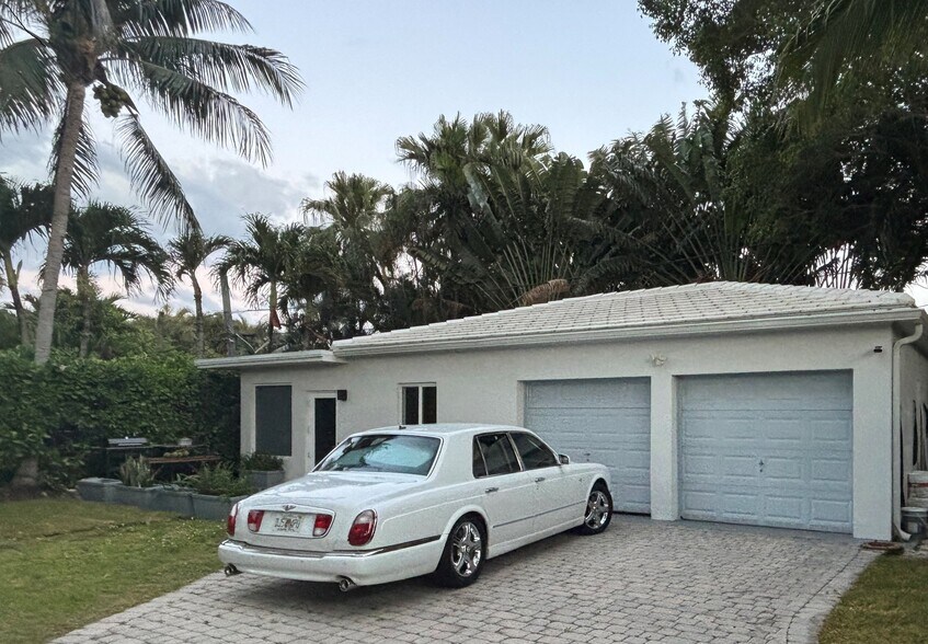 Building Photo - 1082 NE 89th St