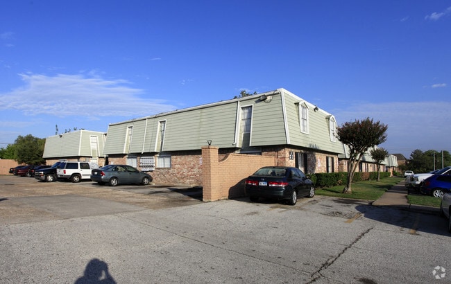 Building Photo - Summerfield Apartments