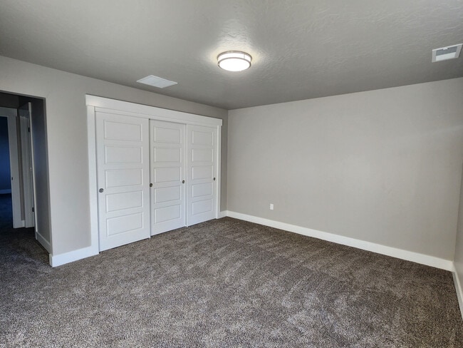 Building Photo - 408 S 11th St
