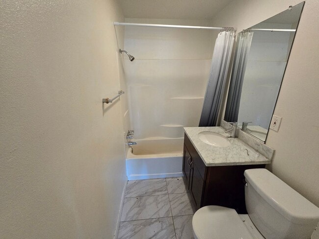 Building Photo - Beautifully Remodeled 3 Bed, 2 Bath Home for Lease!