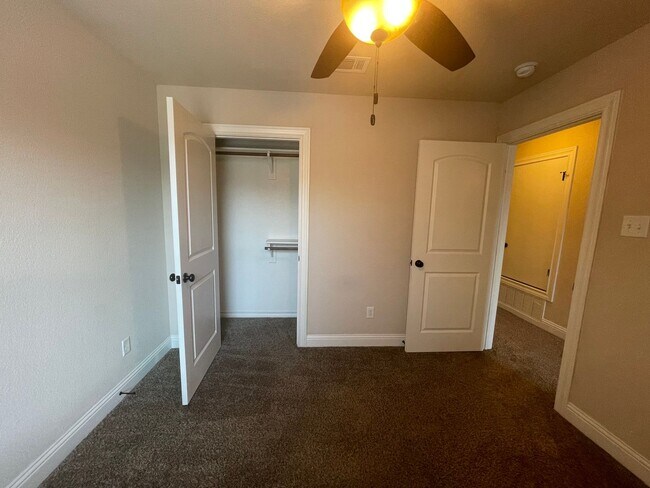 Building Photo - 3/2.5 Townhome w/ STUNNING Open Floor Plan...