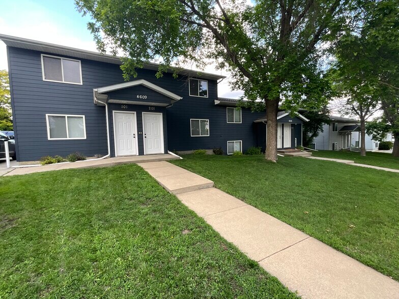 Own front entrance - 4609 S Baha Ave