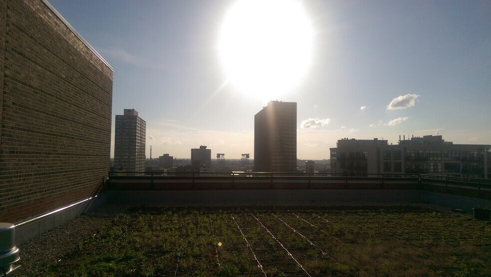 Building Photo - 320 E 21st St