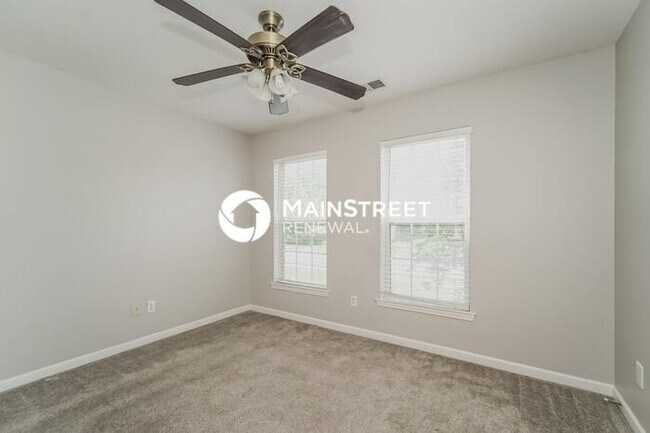 Building Photo - 3 Bedroom Pet-Friendly Home in Charlotte, NC with Main Street Renewal