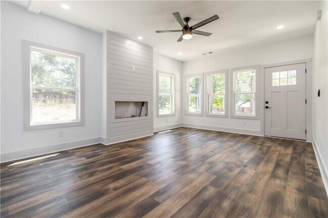Building Photo - 2884 Thompson Cir