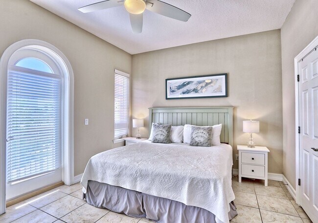 Building Photo - Gulf-Front Luxury Townhouse | 4 Bedrooms +...