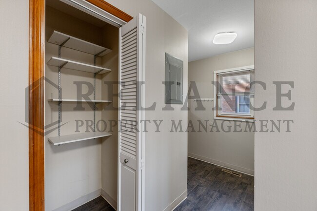 Building Photo - 1720 S Windsor Rd