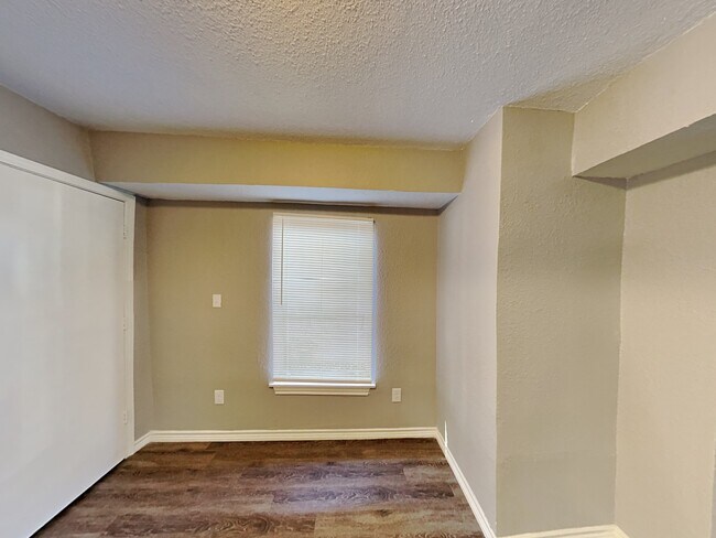 Building Photo - 1611 La Manda Blvd