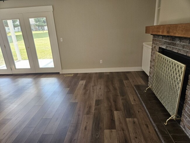 Building Photo - Wonderful townhome for rent in Nampa.  Near Lake Lowell.