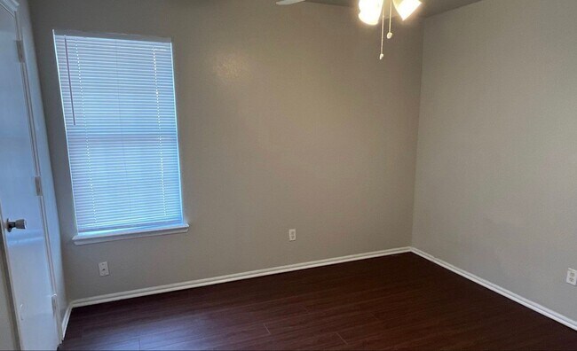 Building Photo - Remodeled 4 bedroom, 2 bath - Moore Schools