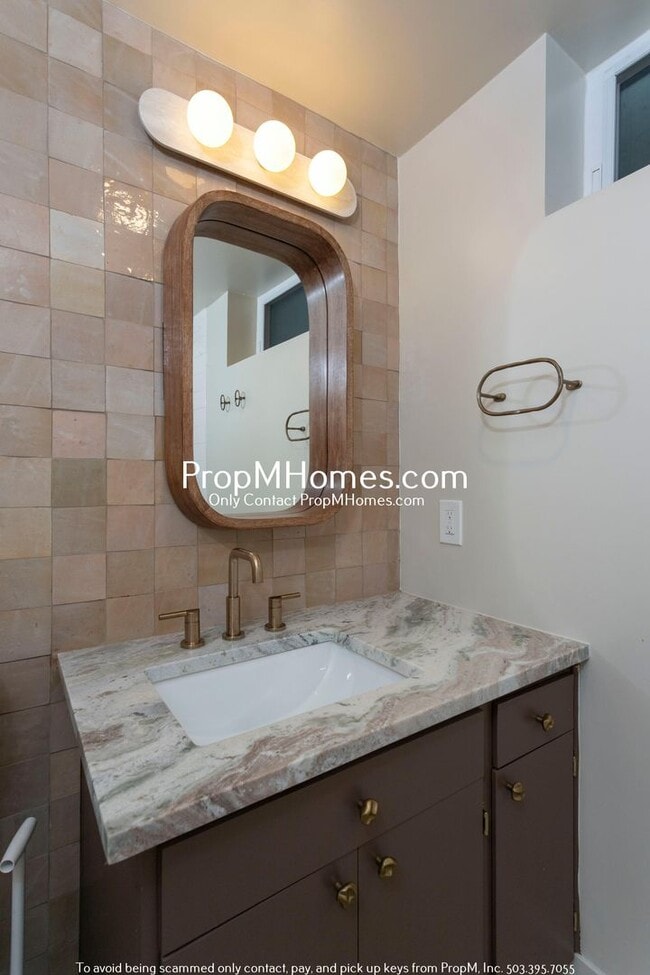 Building Photo - Gorgeous 4 Bedroom Mid-Century Modern in SW!