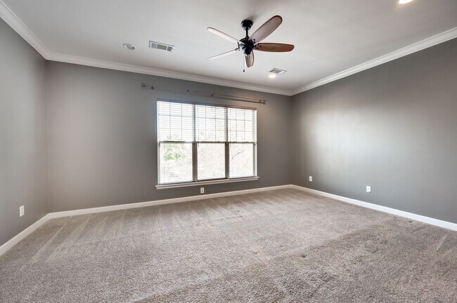 Building Photo - Awesome 2BE/2.5BA in the Pristine Park at ...