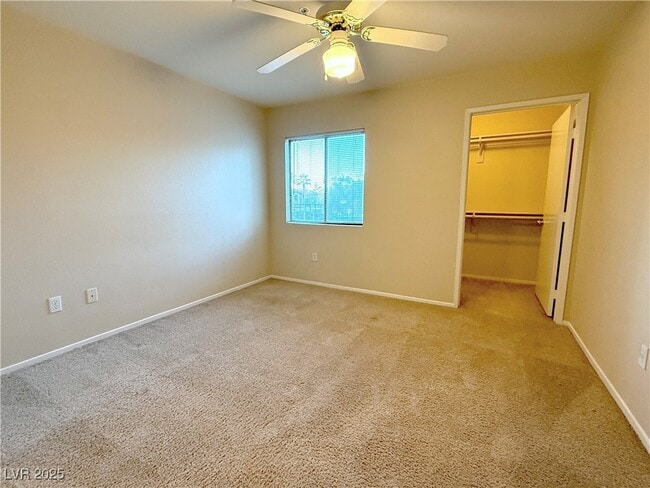 Building Photo - 950 Seven Hills Dr