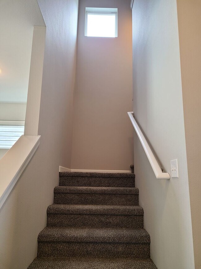 Building Photo - Yelm Creek Estates, 4 Bedroom, 2.75 Bathroom with Den