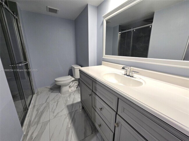 Building Photo - 7400 Radice Ct