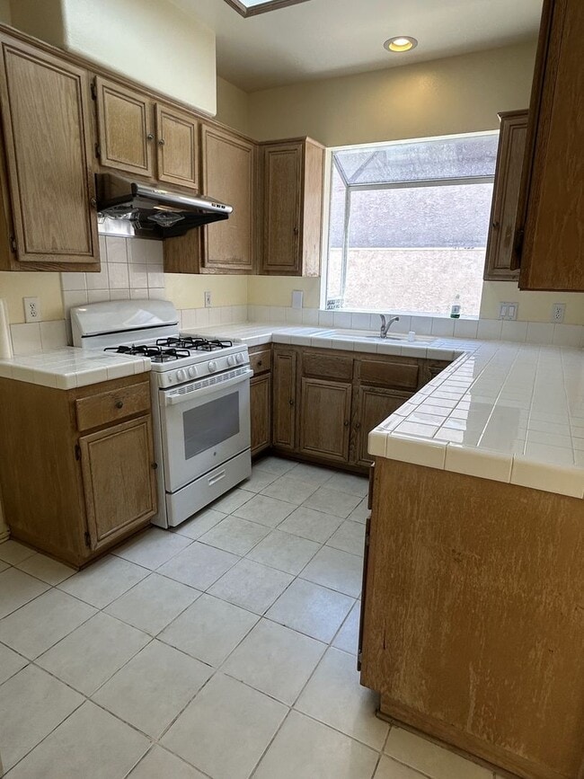 Building Photo - Cozy 3 bedroom Condo in the most demanded neighborhood at City of Alhambra