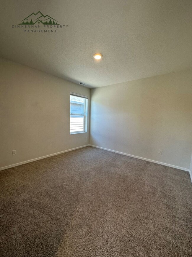 Building Photo - Gorgeous 5-bedroom, 3-bathroom home is desirable Springfield neighborhood