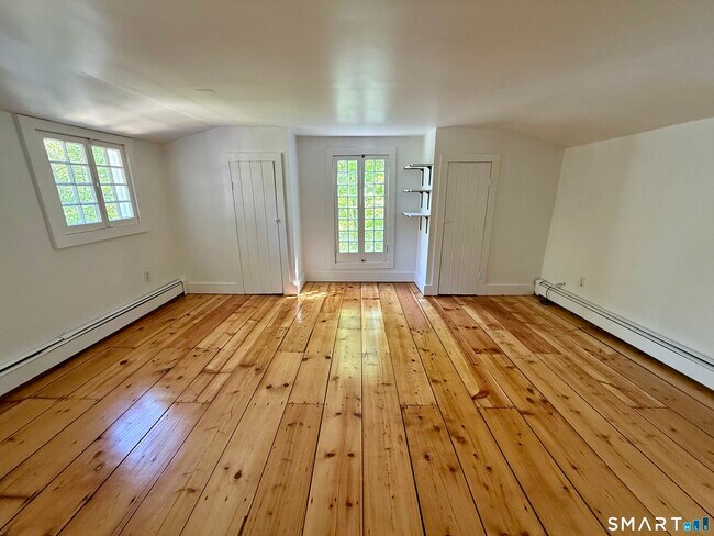 Building Photo - 154 Silvermine Ave