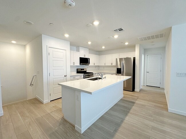 Building Photo - BRAND NEW BUILD! 2 BEDROOM TOWNHOME!