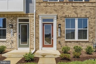 Building Photo - 16130 Hyde Pk Pl