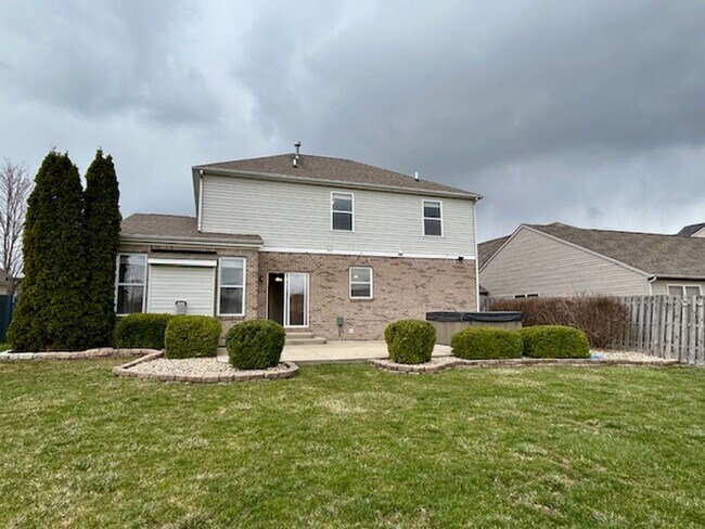Building Photo - Beautiful 2 Story, 4 Bedroom, with a Full ...