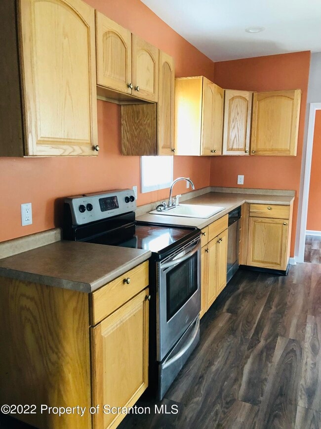 Building Photo - 176 Belmont St