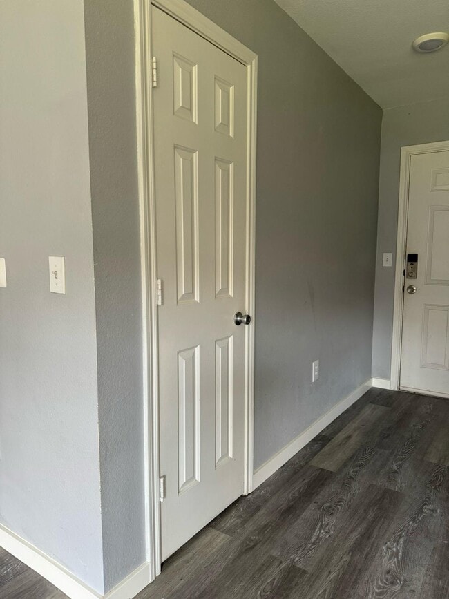 Building Photo - 2320 Gracy Farms Ln