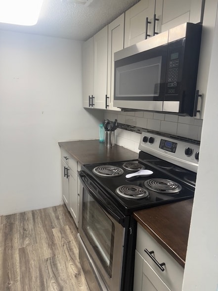 Building Photo - 100 Lewis Dr