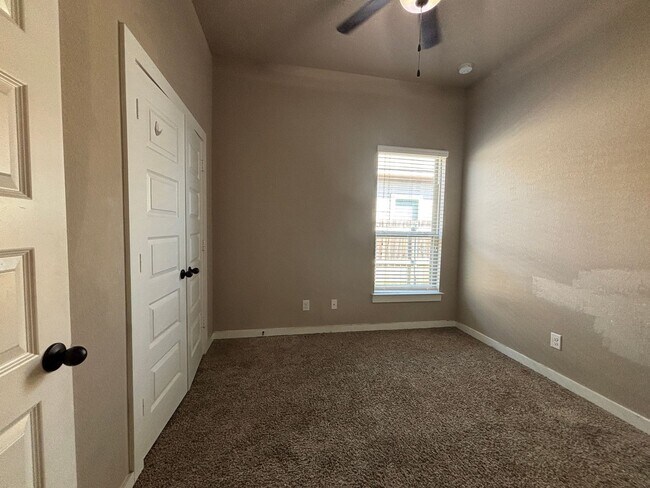 Building Photo - Luxury 3 Bed-2 Bath Duplex in NBTX!