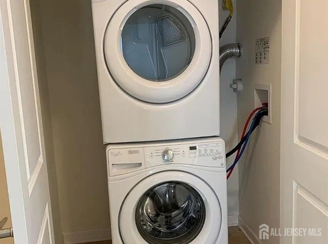 Building Photo - 542 E Celebration Way