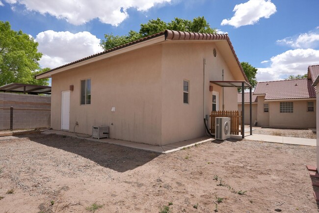 Building Photo - NW Albuquerque | 2 bed / 1 bath | Casita |...